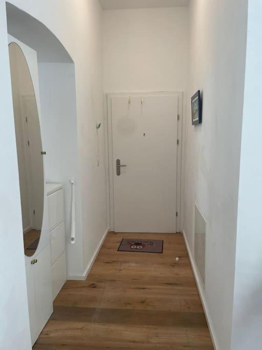 Stilvolle Wohnung Mit Terrasse/Garten Viena Exterior foto